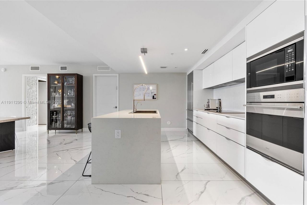 9521 E Bay Harbor Dr, Unit 604, Bay Harbor Islands, FL 33154 Photo