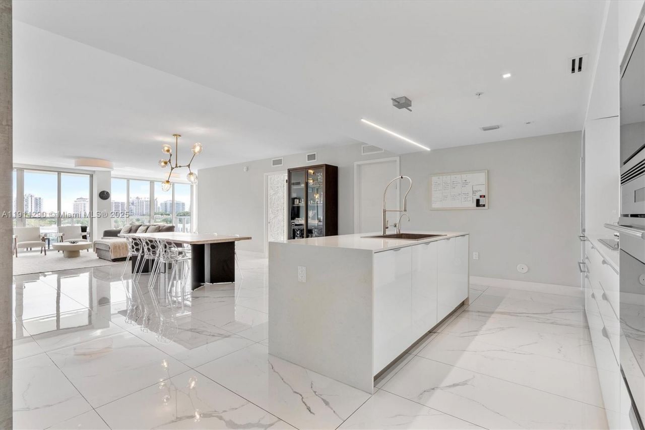 9521 E Bay Harbor Dr, Unit 604, Bay Harbor Islands, FL 33154 Photo