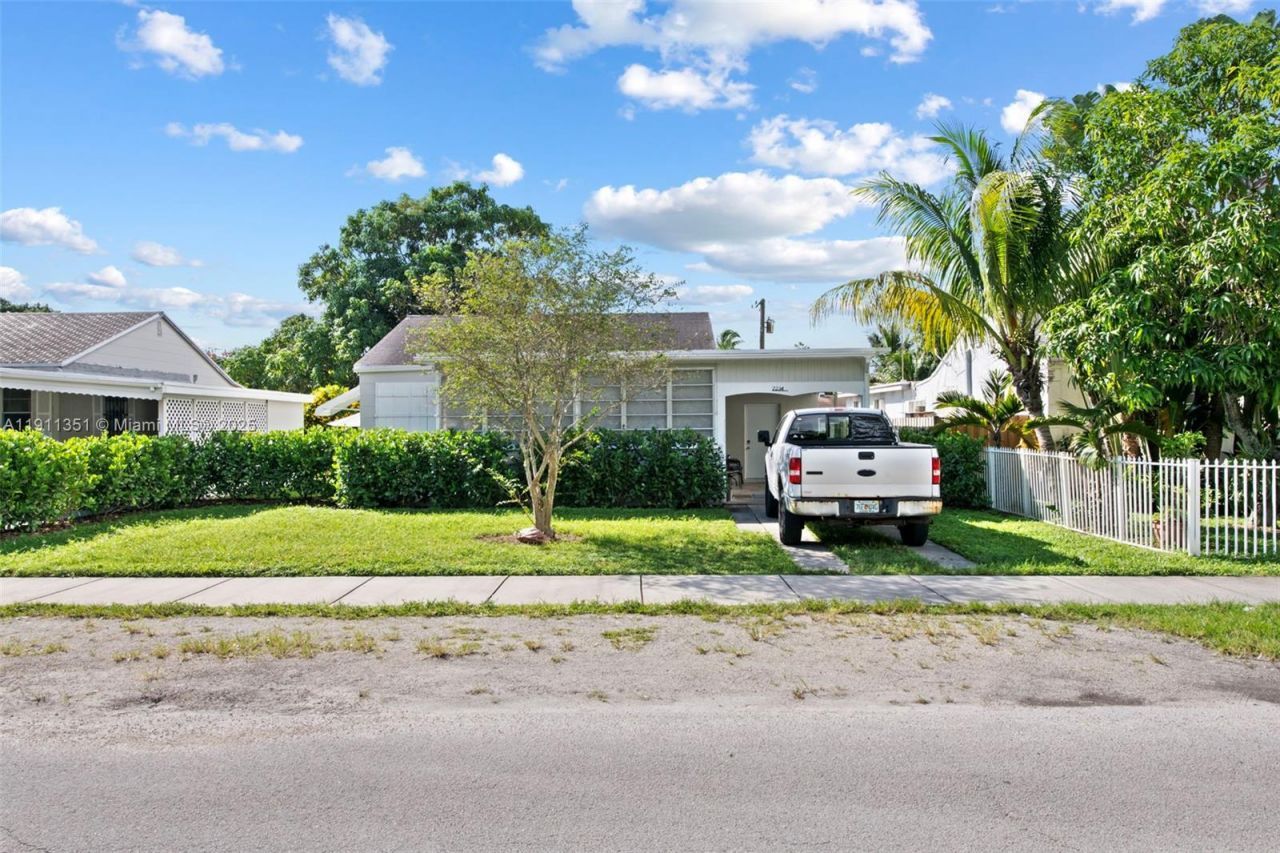 2226-2243 Cleveland Street, Hollywood, FL 33020 Photo