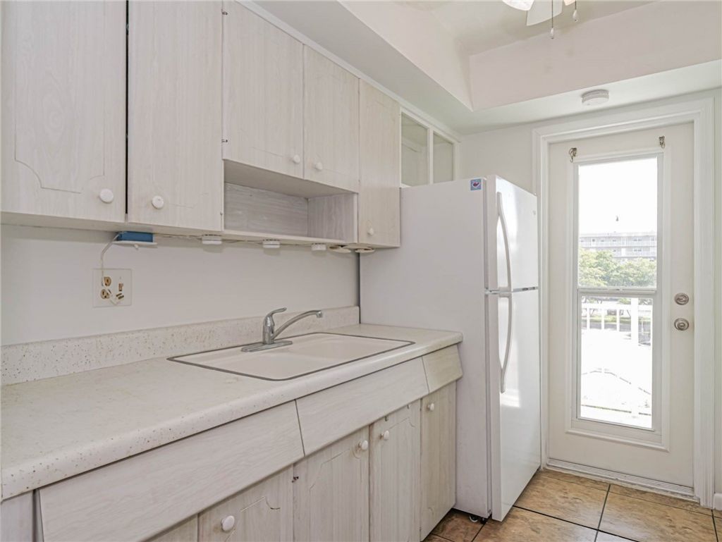 37 Yacht Club Drive, Unit 310, North Palm Beach, FL 33408 Photo