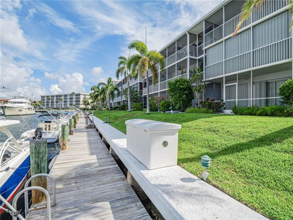 37 Yacht Club Drive, Unit 310, North Palm Beach, FL 33408 Photo