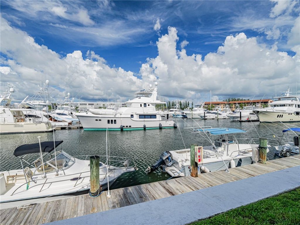 37 Yacht Club Drive, Unit 310, North Palm Beach, FL 33408 Photo