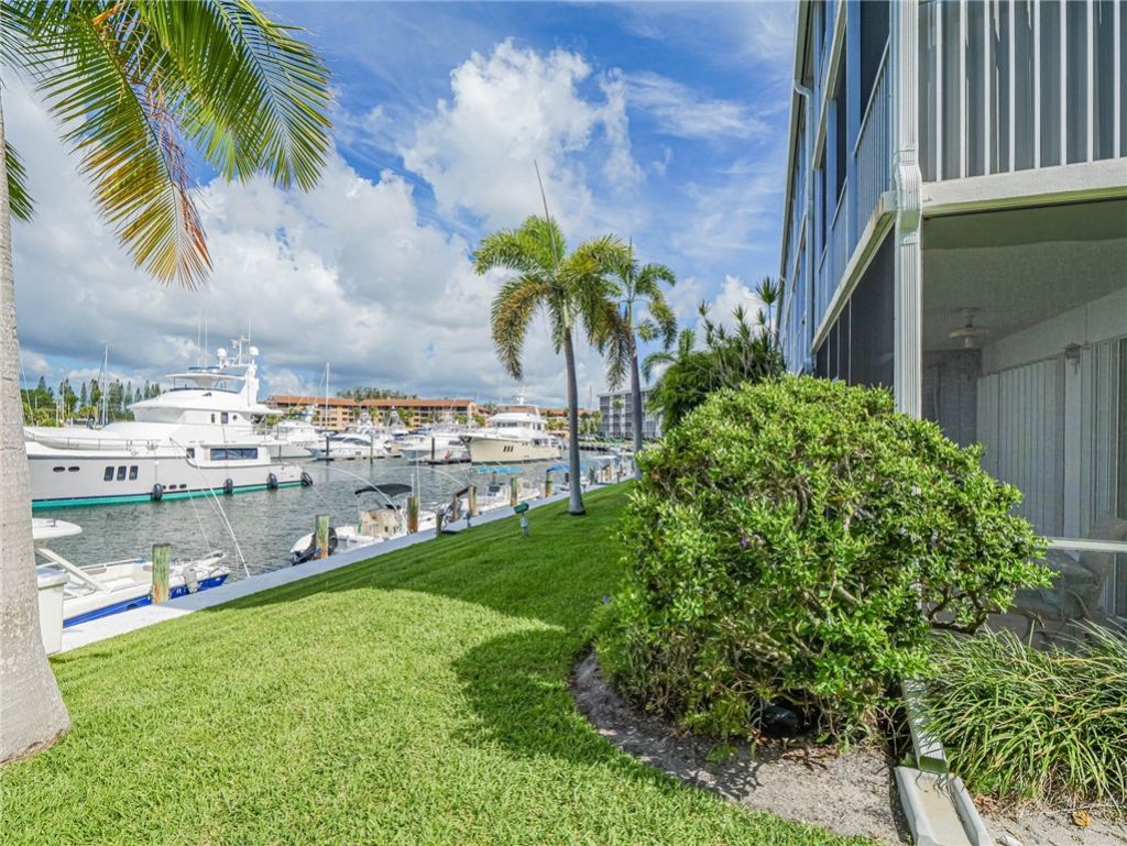 37 Yacht Club Drive, Unit 310, North Palm Beach, FL 33408 Photo
