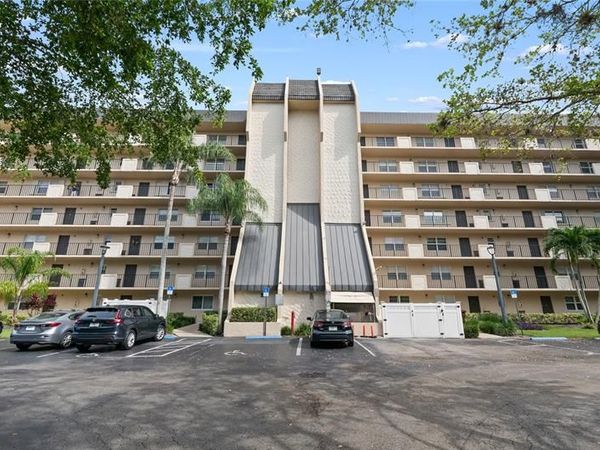 3300 W Rolling Hills Cir, Unit 610, Davie, FL 33328