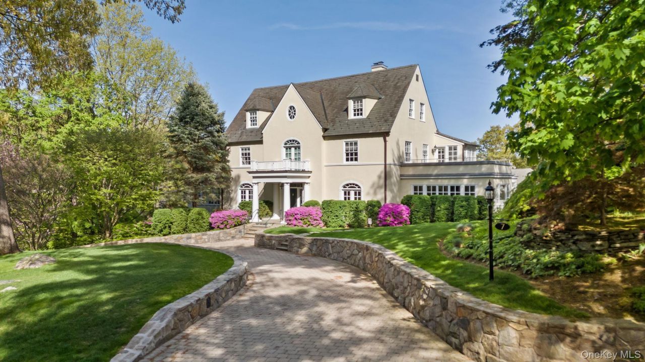 7 Plateau Circle W, Bronxville, NY 10708 Main Photo