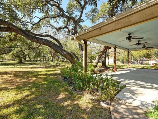 207 Leisurewoods DR, Buda, TX 78610