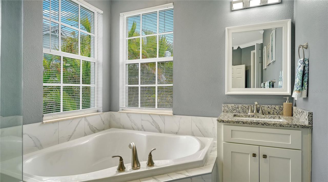 2317 Avenue C, Unit 300, Bradenton Beach, FL 34217 Photo