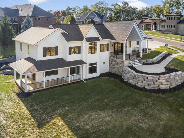 1730 Creek Wood Drive, Dubuque, IA 52003