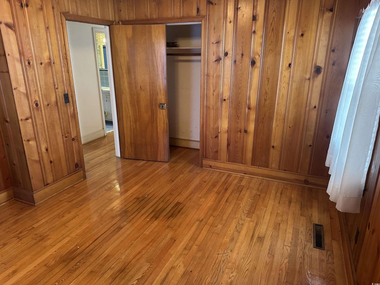 103 E 2nd Ave. Photo 11