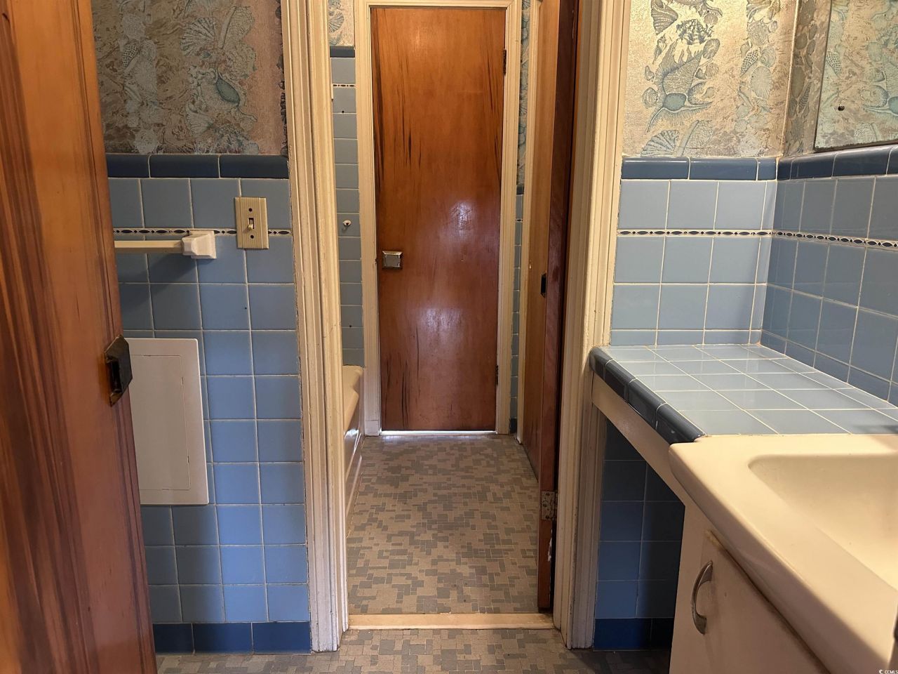 103 E 2nd Ave. Photo 15