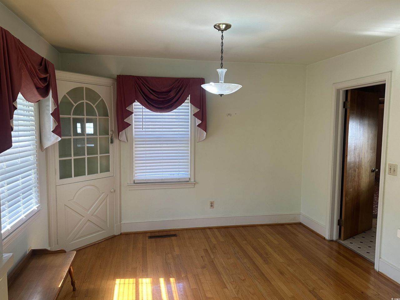 103 E 2nd Ave. Photo 6