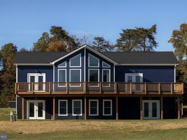 4 LEE DRIVE, LINDEN, VA 22642