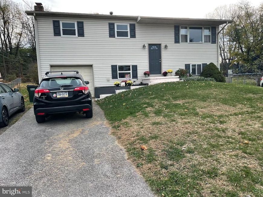 270 Canary Circle, York, PA 17404 Main Photo