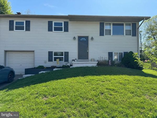 270 CANARY CIRCLE, YORK, PA 17404