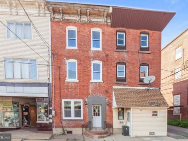 25 W COAL STREET, SHENANDOAH, PA 17976