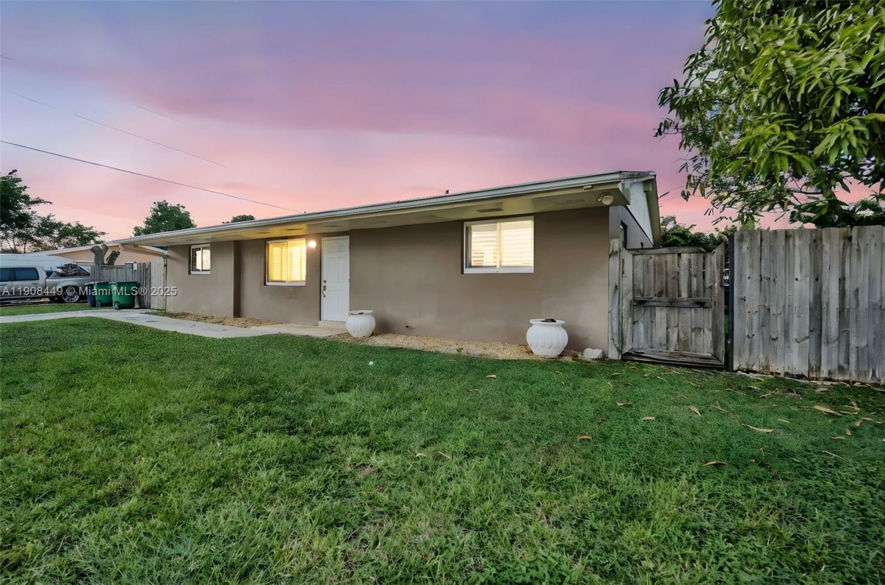16901 SW 298th St, Homestead, FL 33030 Main Photo