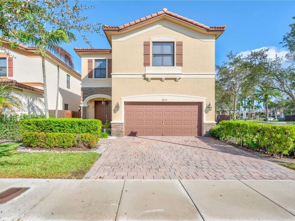 8825 NW 100th Pl, Unit 8825, Doral, FL 33178