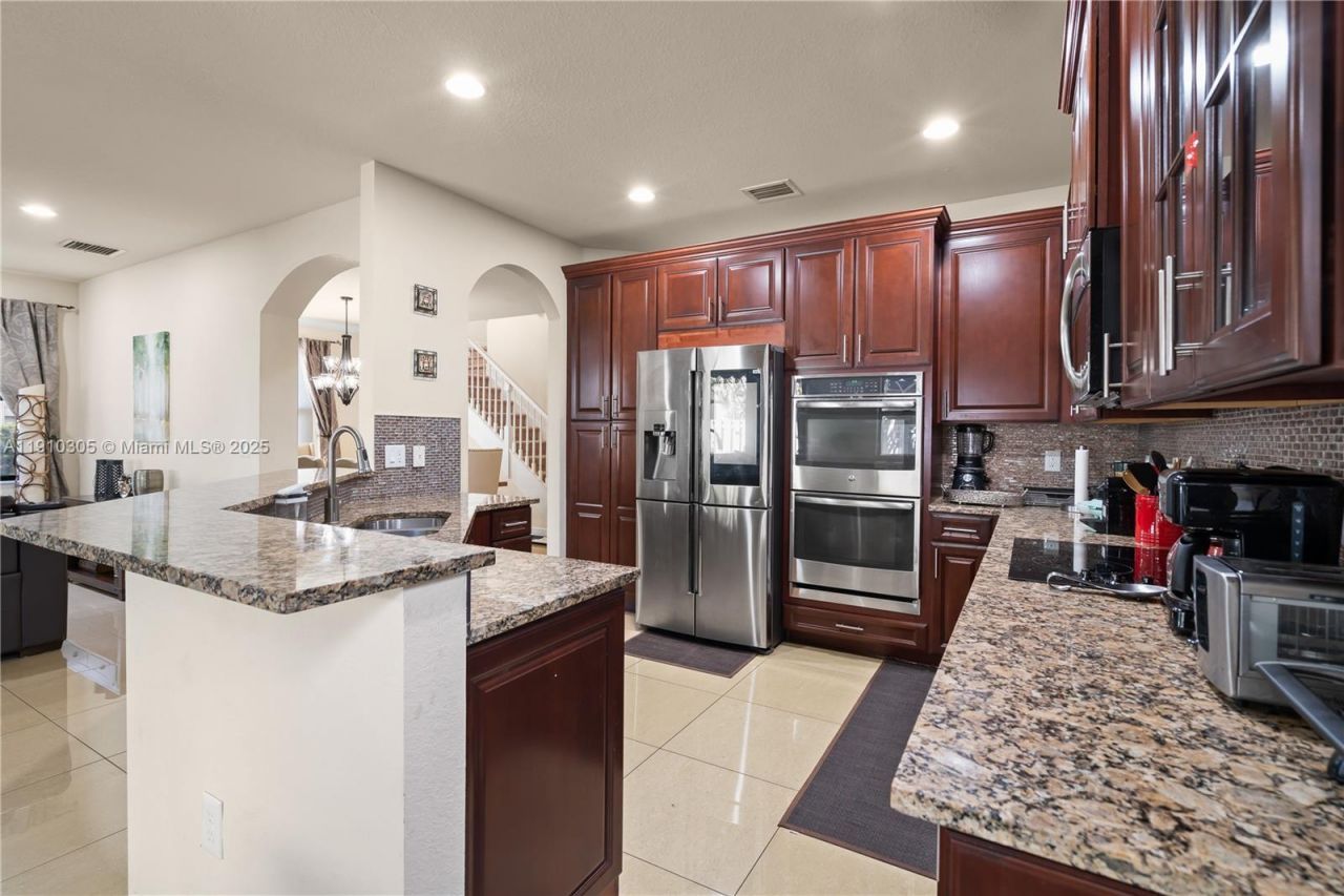 8825 NW 100th Pl, Unit 8825, Doral, FL 33178 Photo