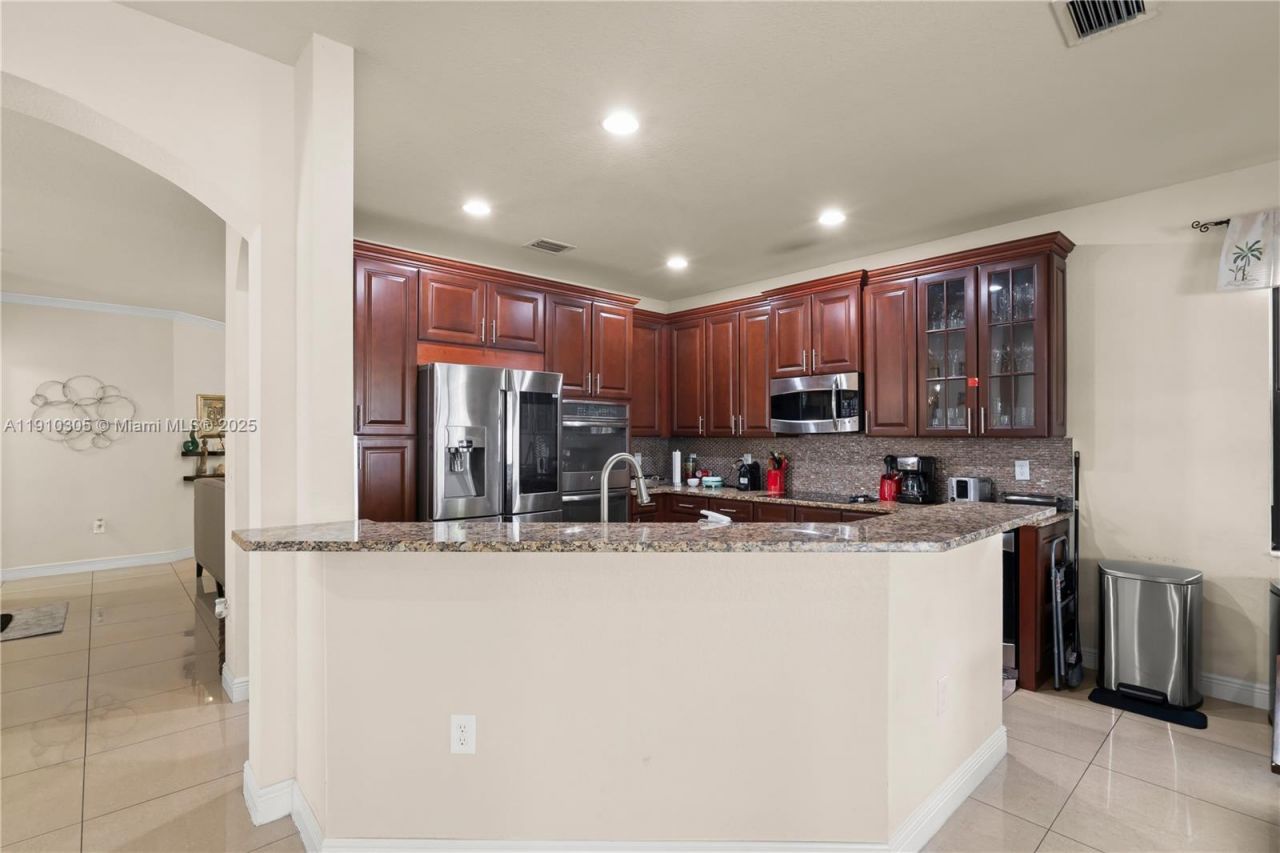 8825 NW 100th Pl, Unit 8825, Doral, FL 33178 Photo