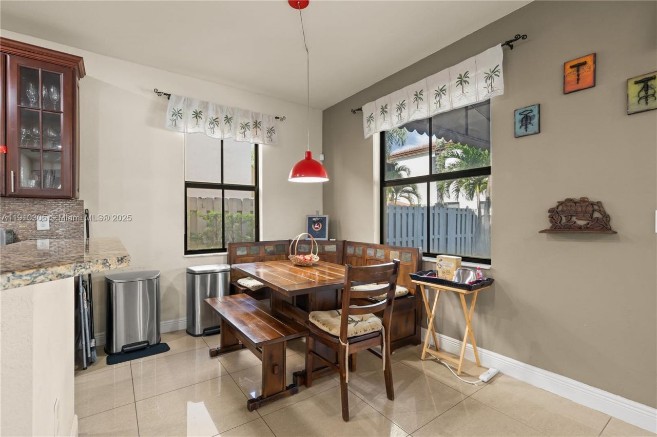 8825 NW 100th Pl, Unit 8825, Doral, FL 33178 Photo