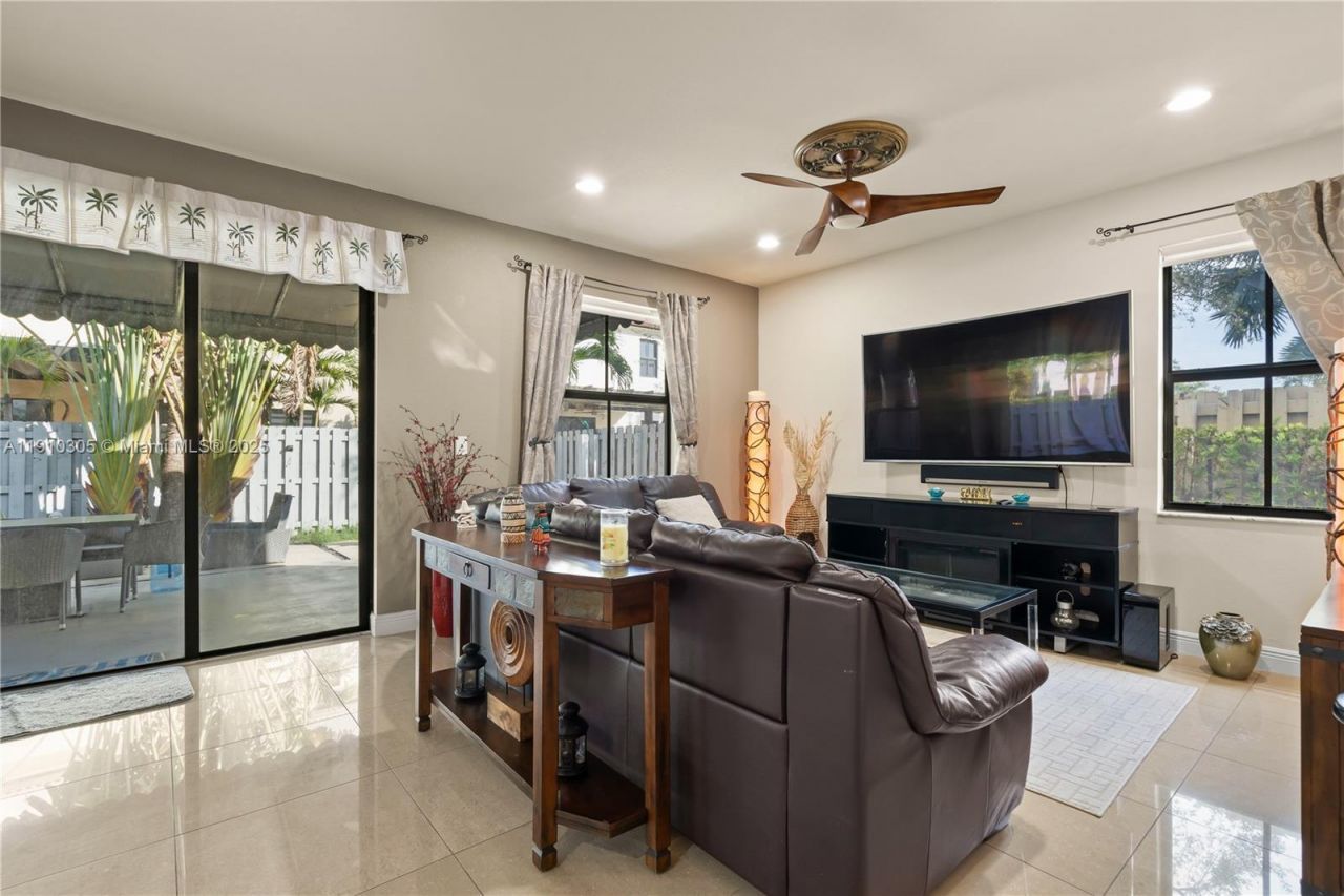 8825 NW 100th Pl, Unit 8825, Doral, FL 33178 Photo