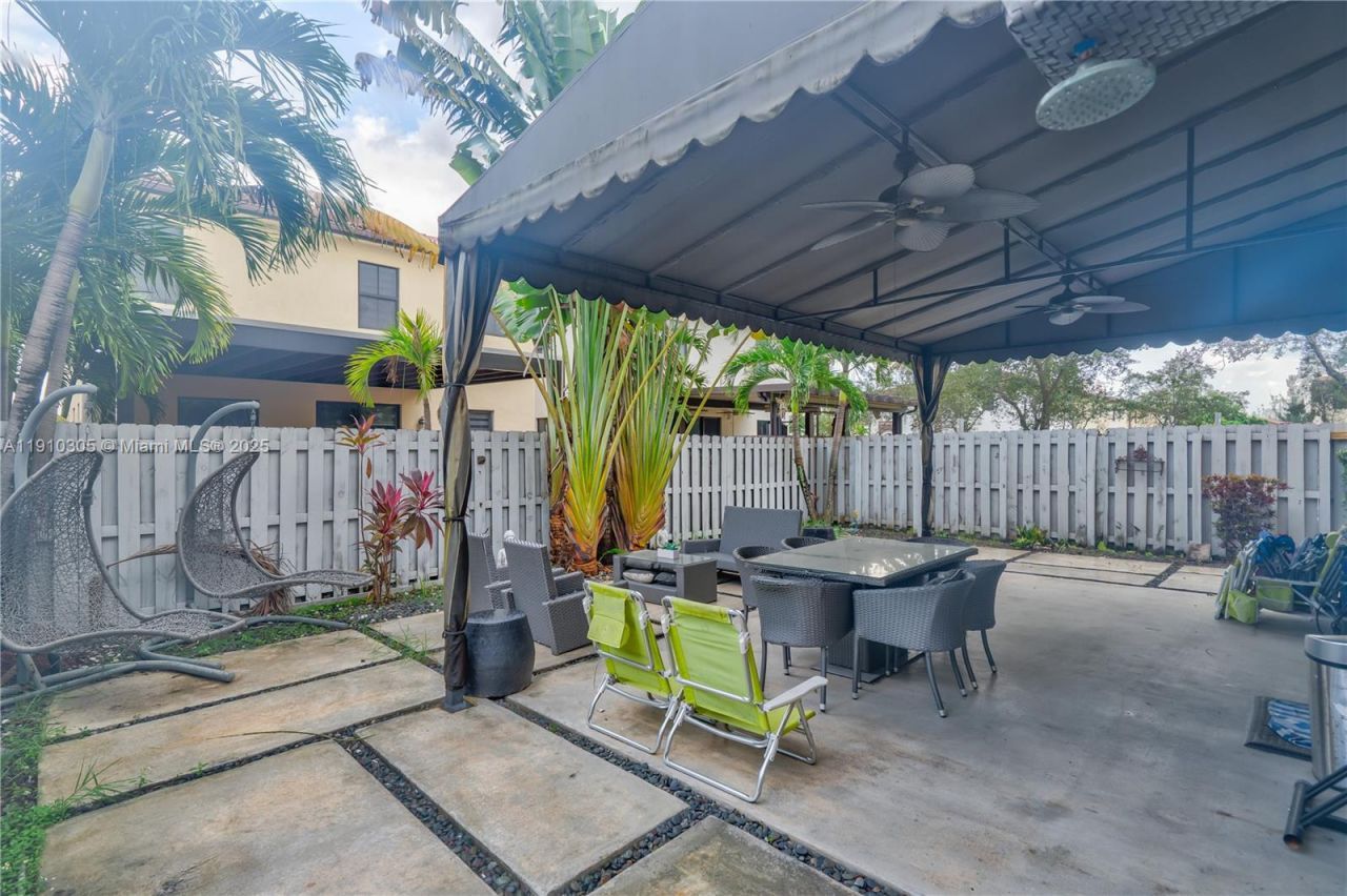 8825 NW 100th Pl, Unit 8825, Doral, FL 33178 Photo