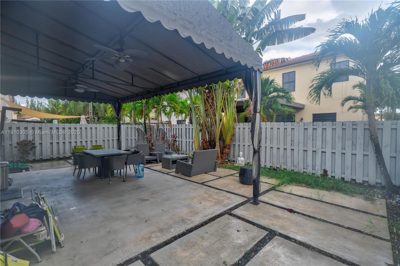 8825 NW 100th Pl, Unit 8825, Doral, FL 33178 Photo