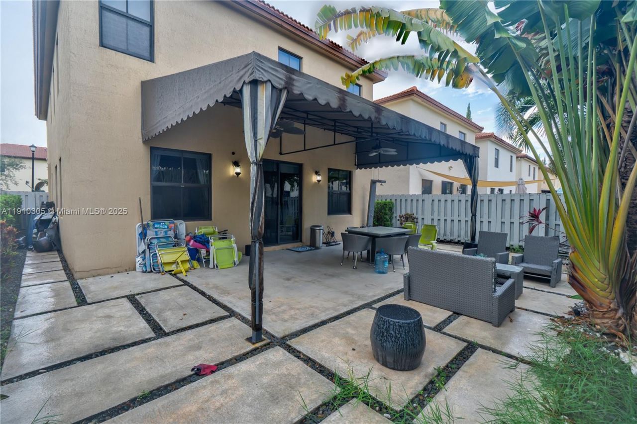 8825 NW 100th Pl, Unit 8825, Doral, FL 33178 Photo