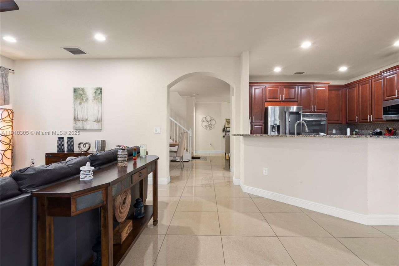 8825 NW 100th Pl, Unit 8825, Doral, FL 33178 Photo
