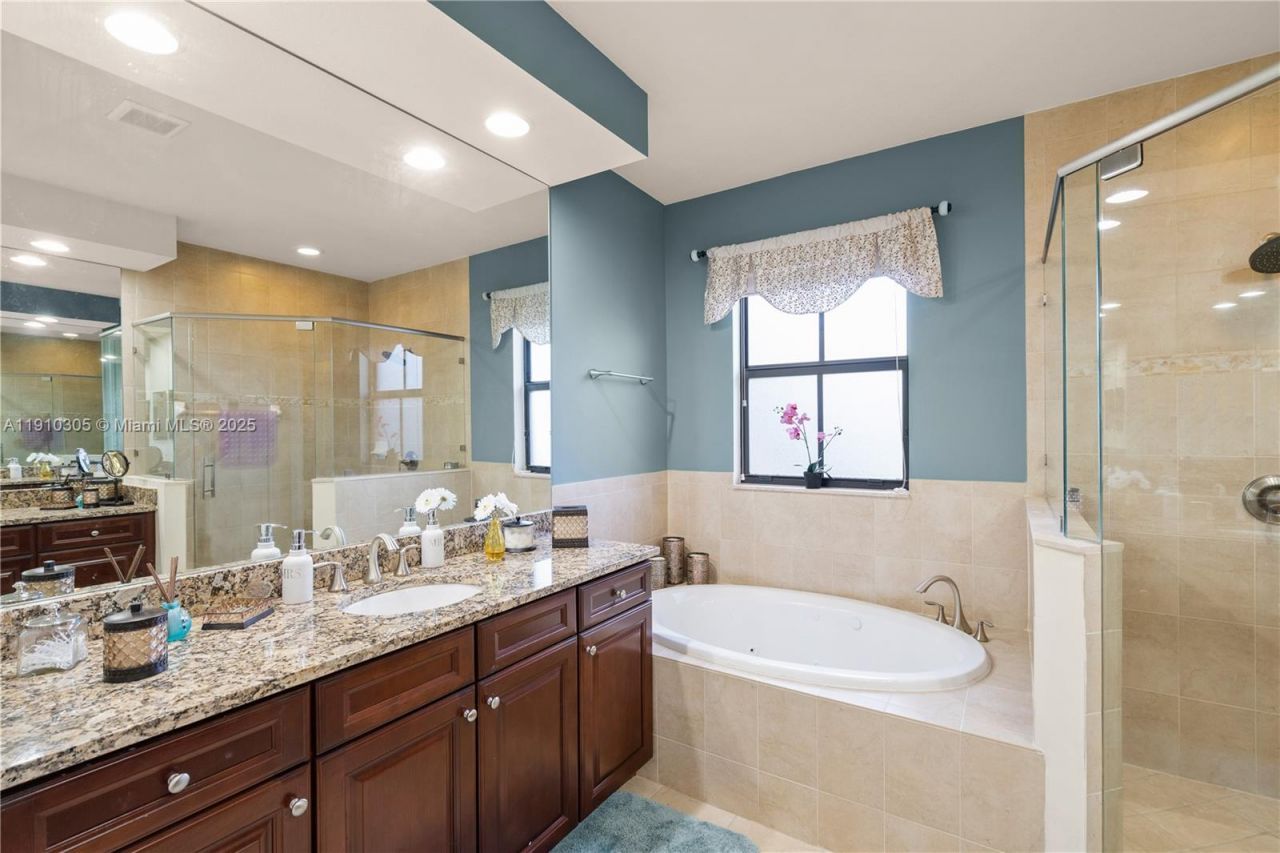 8825 NW 100th Pl, Unit 8825, Doral, FL 33178 Photo