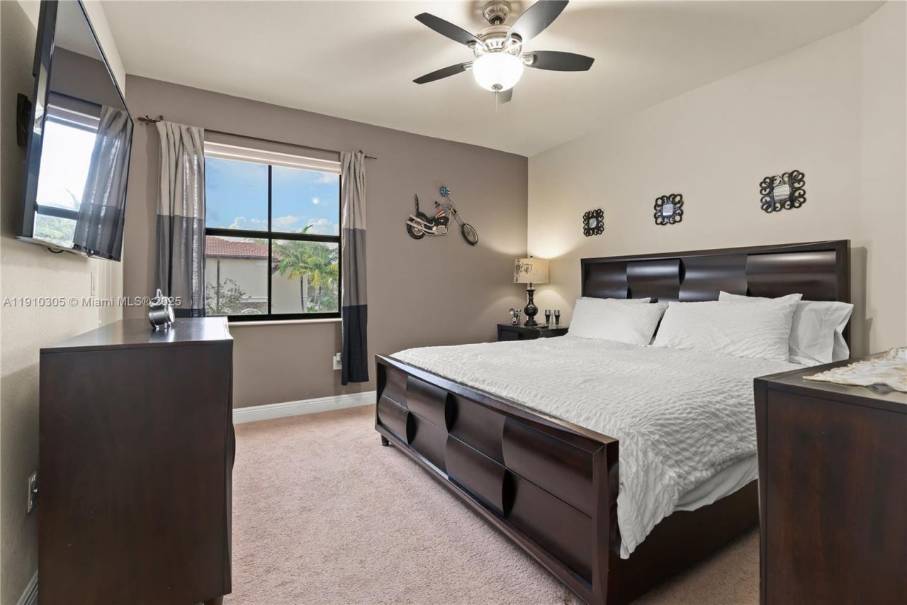 8825 NW 100th Pl, Unit 8825, Doral, FL 33178 Photo