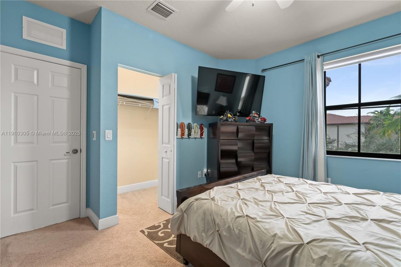 8825 NW 100th Pl, Unit 8825, Doral, FL 33178 Photo