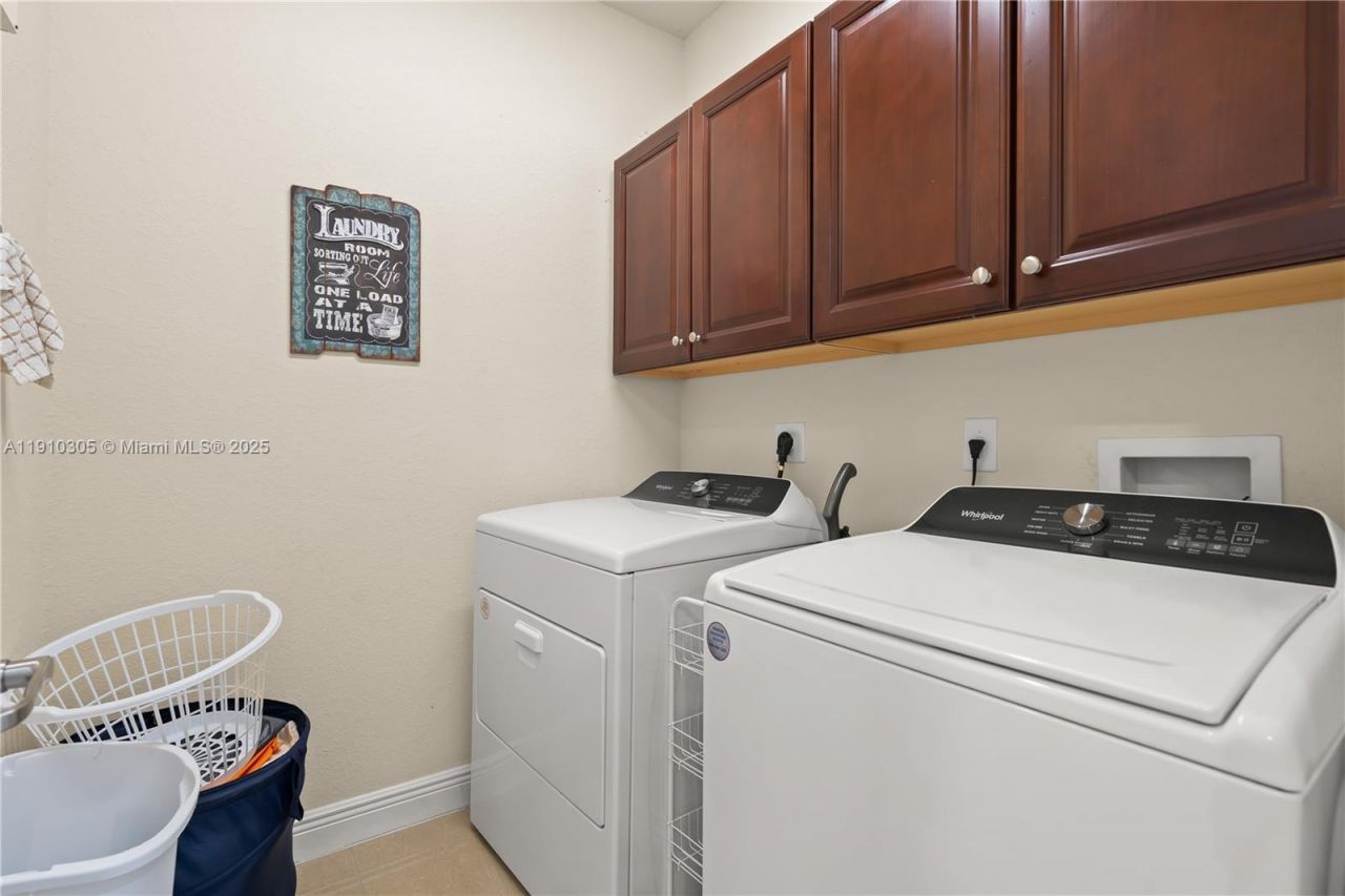8825 NW 100th Pl, Unit 8825, Doral, FL 33178 Photo