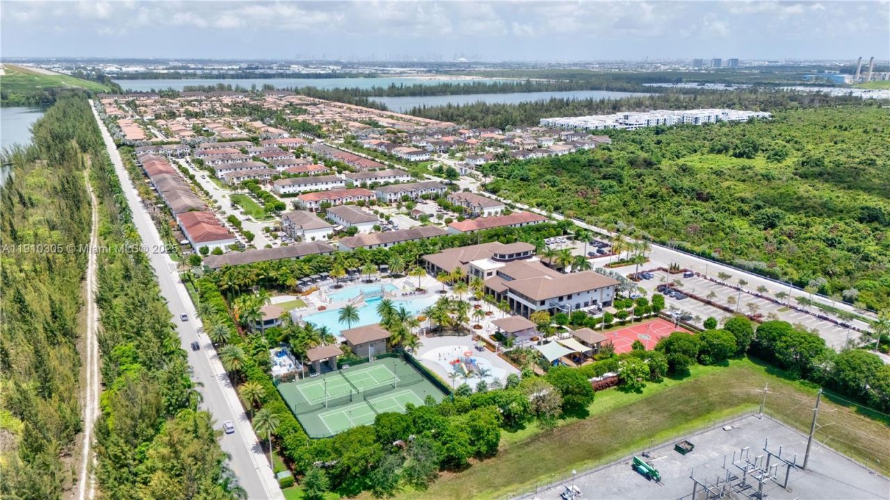8825 NW 100th Pl, Unit 8825, Doral, FL 33178 Photo