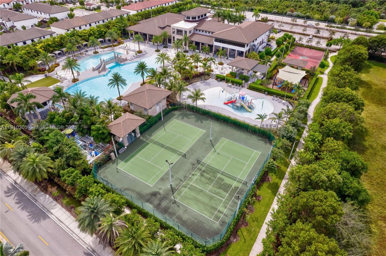 8825 NW 100th Pl, Unit 8825, Doral, FL 33178 Photo
