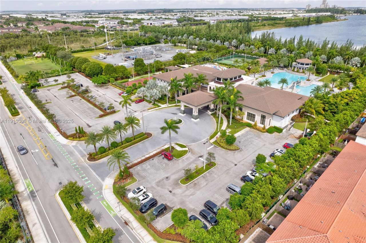 8825 NW 100th Pl, Unit 8825, Doral, FL 33178 Photo