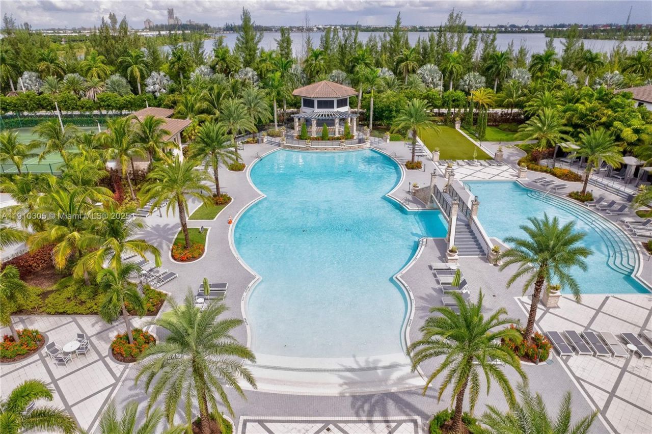 8825 NW 100th Pl, Unit 8825, Doral, FL 33178 Photo