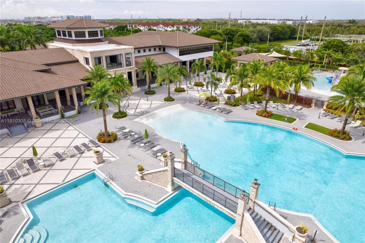 8825 NW 100th Pl, Unit 8825, Doral, FL 33178 Photo