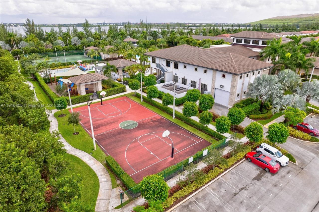 8825 NW 100th Pl, Unit 8825, Doral, FL 33178 Photo