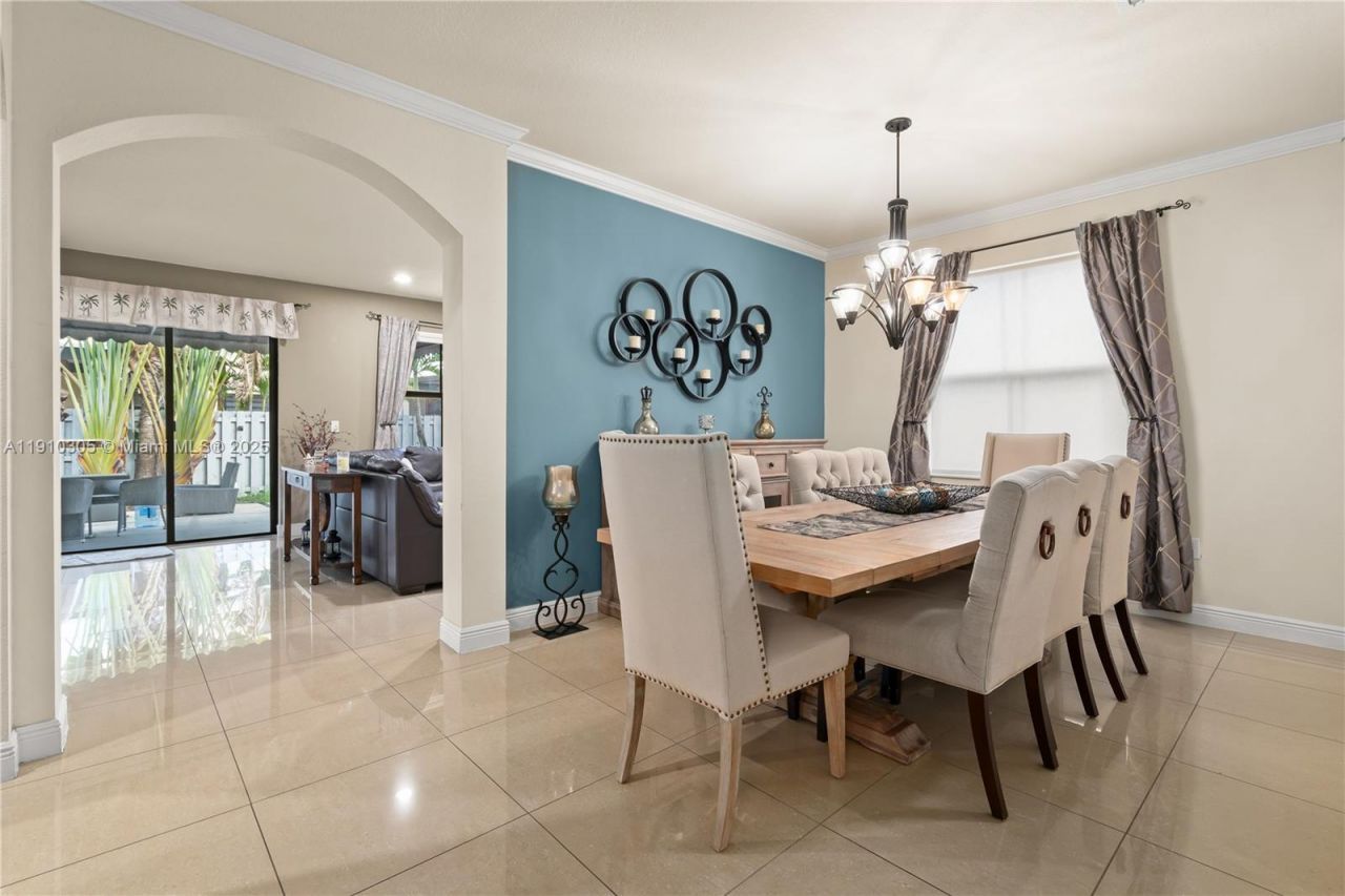 8825 NW 100th Pl, Unit 8825, Doral, FL 33178 Photo