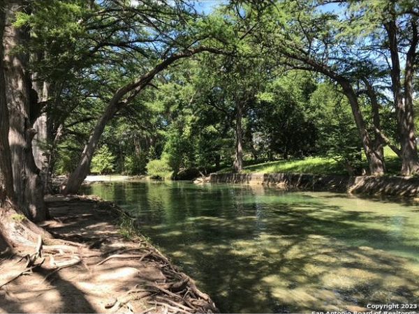 557 siesta, Bandera, TX 78003