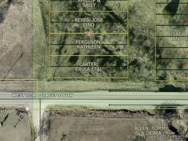 W 103rd Street S, Wainwright, OK 74468