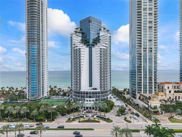 18001 Collins Avenue, Unit 2806, North Miami Beach, FL 33160