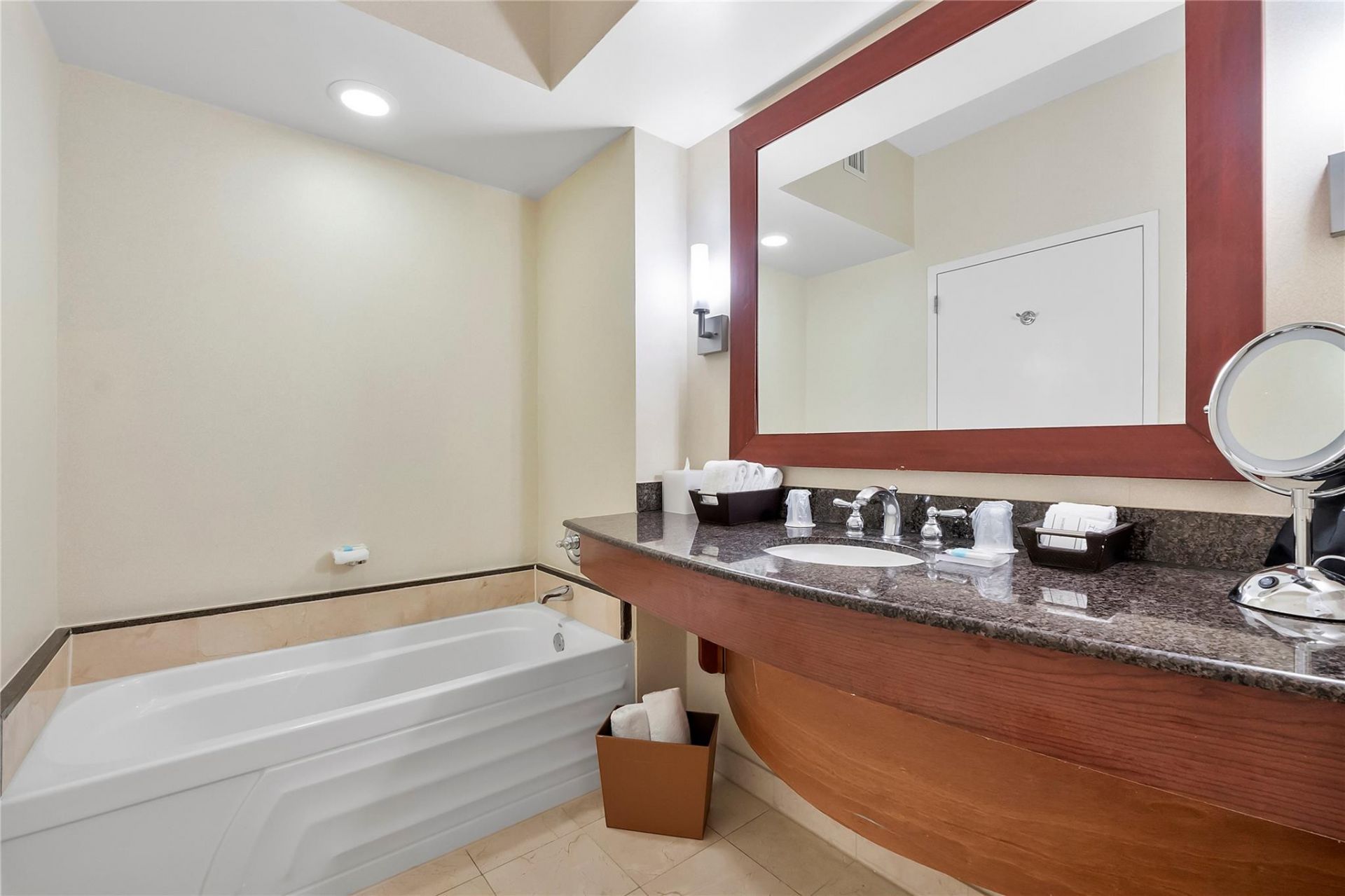 18001 Collins Avenue, Unit 2806, North Miami Beach, FL 33160 Photo