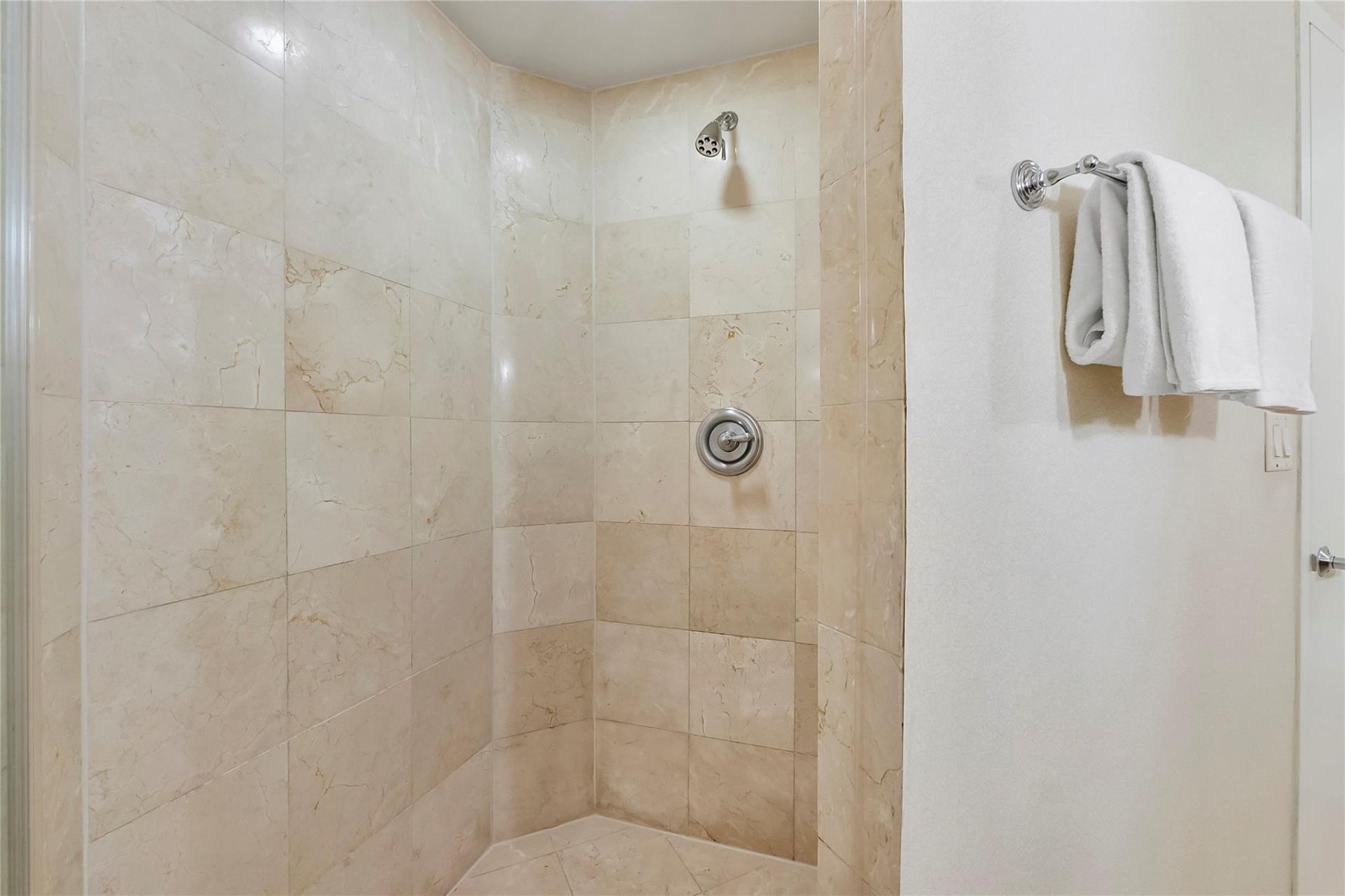 18001 Collins Avenue, Unit 2806, North Miami Beach, FL 33160 Photo