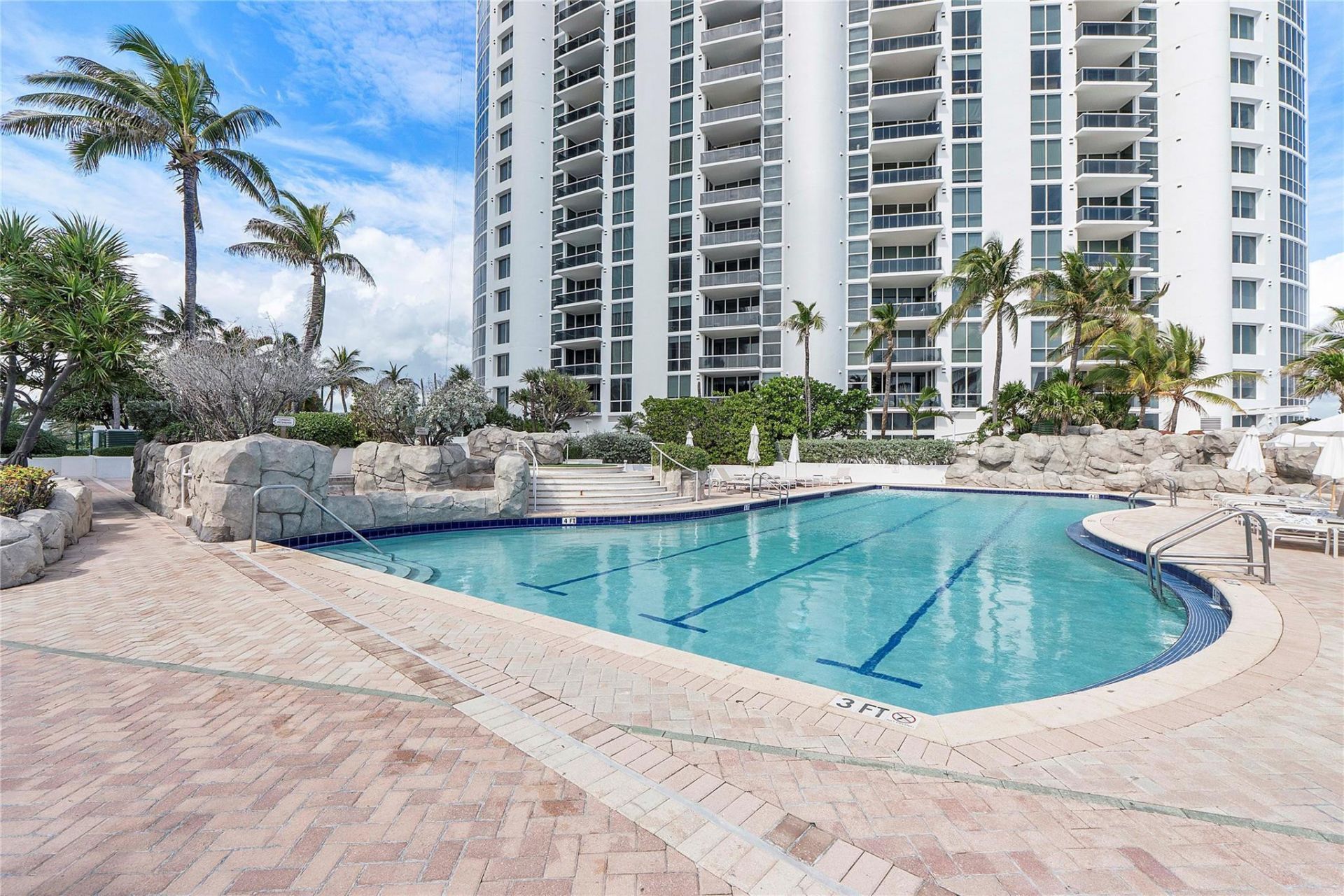 18001 Collins Avenue, Unit 2806, North Miami Beach, FL 33160 Photo