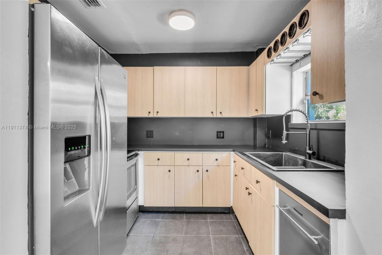 10 Century Ln, Miami Beach, FL 33139 Photo