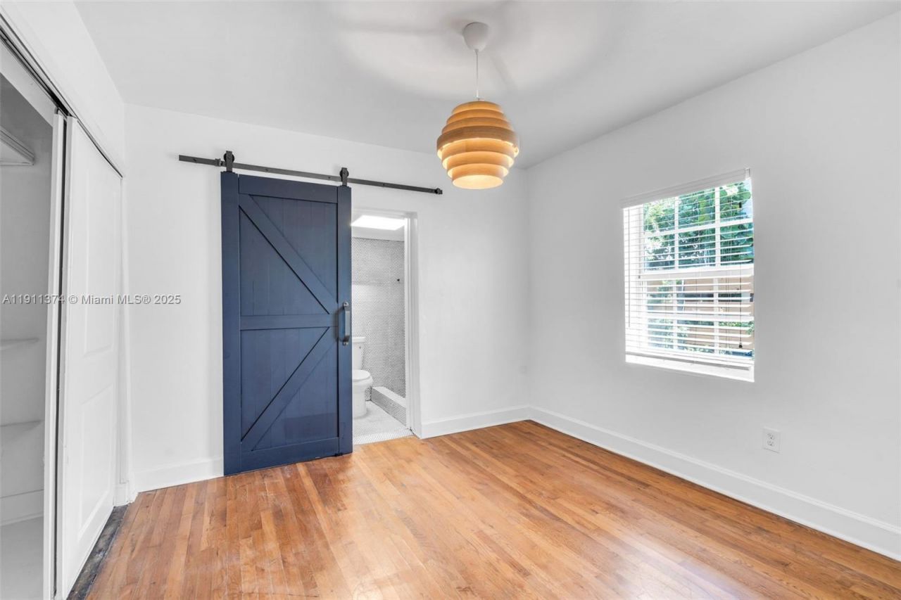 10 Century Ln, Miami Beach, FL 33139 Photo