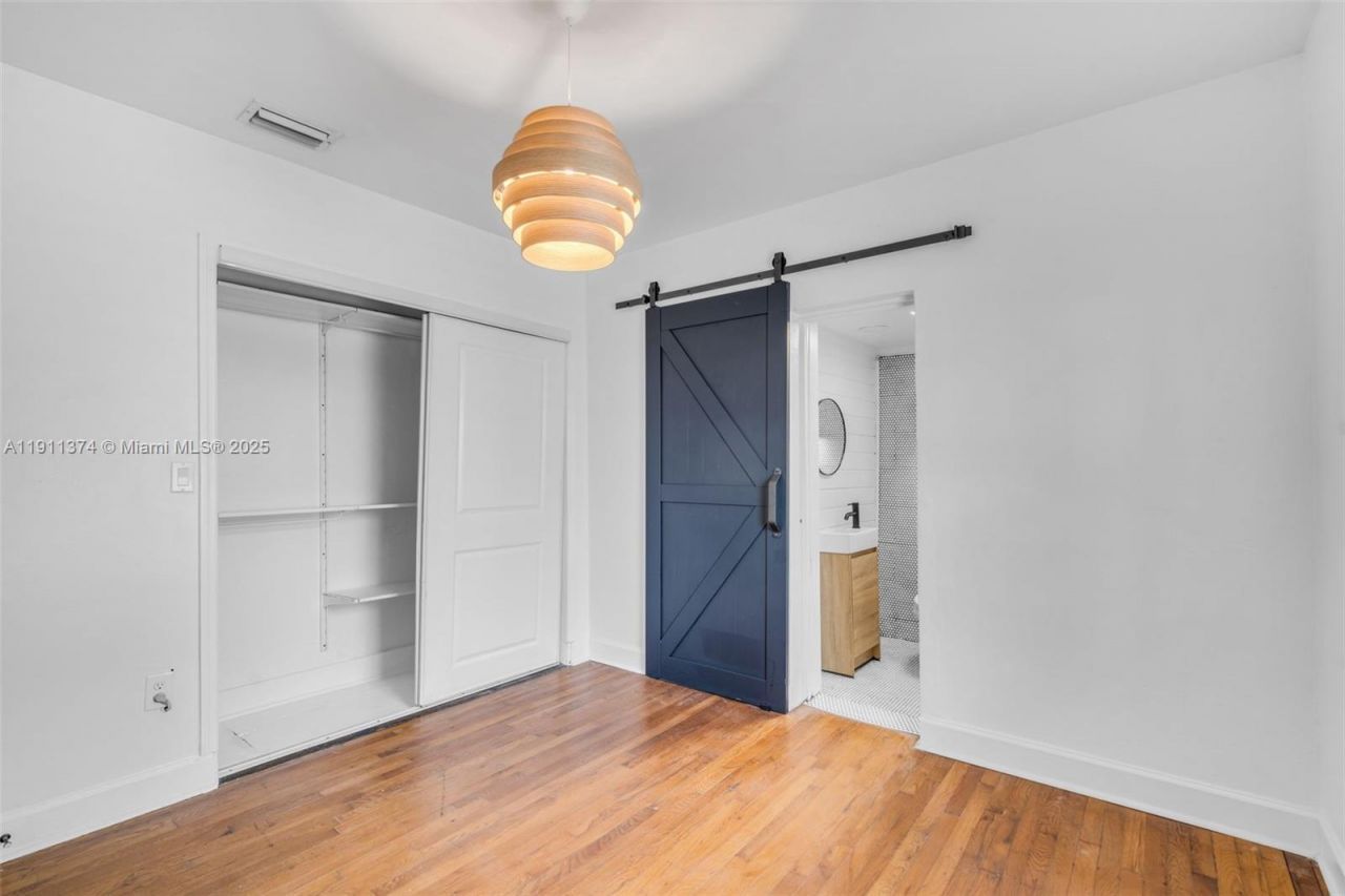 10 Century Ln, Miami Beach, FL 33139 Photo