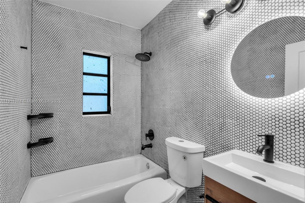 10 Century Ln, Miami Beach, FL 33139 Photo